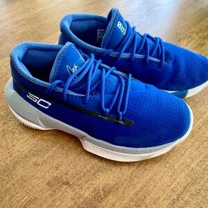 Boy’s Under Armour Steph Curry Basketball Shoes